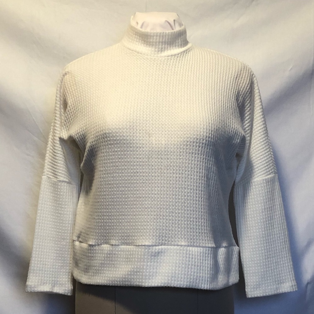 💖 Long sleeve soft cream sweater. Riah Size L